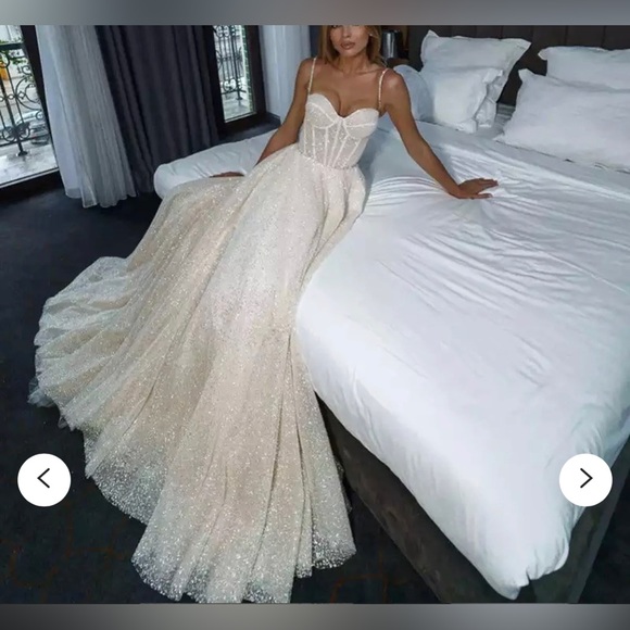 Size 8 sparkle princess wedding dress - Picture 3 of 11